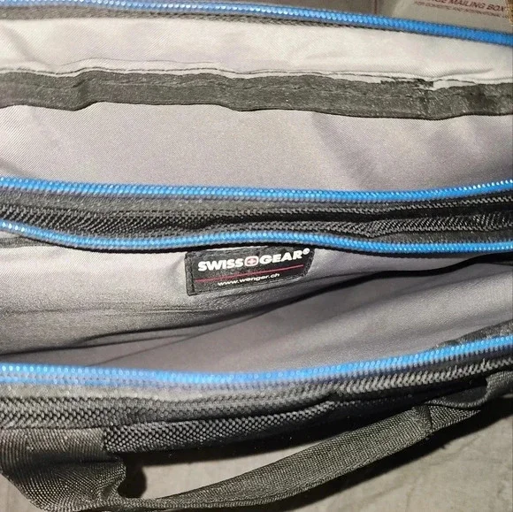 Wenger JETT Carrying Case for 14.1" Notebook - Black, Blue Swiss Gear - Picture 4 of 7